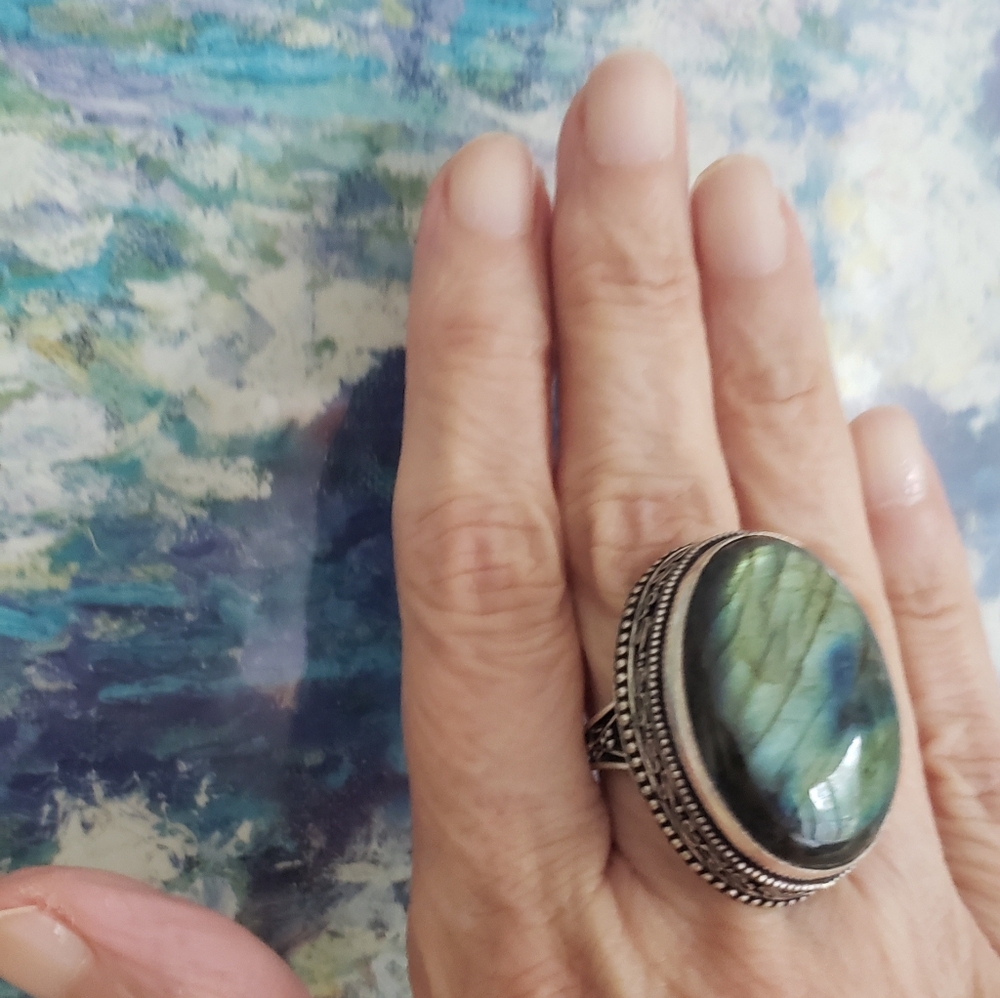 Elegant Silver Labradorite Ring